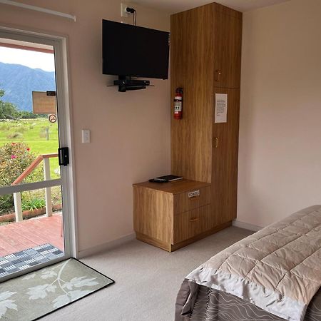 Carrickfergus Cottage Unit 1 Harihari ภายนอก รูปภาพ